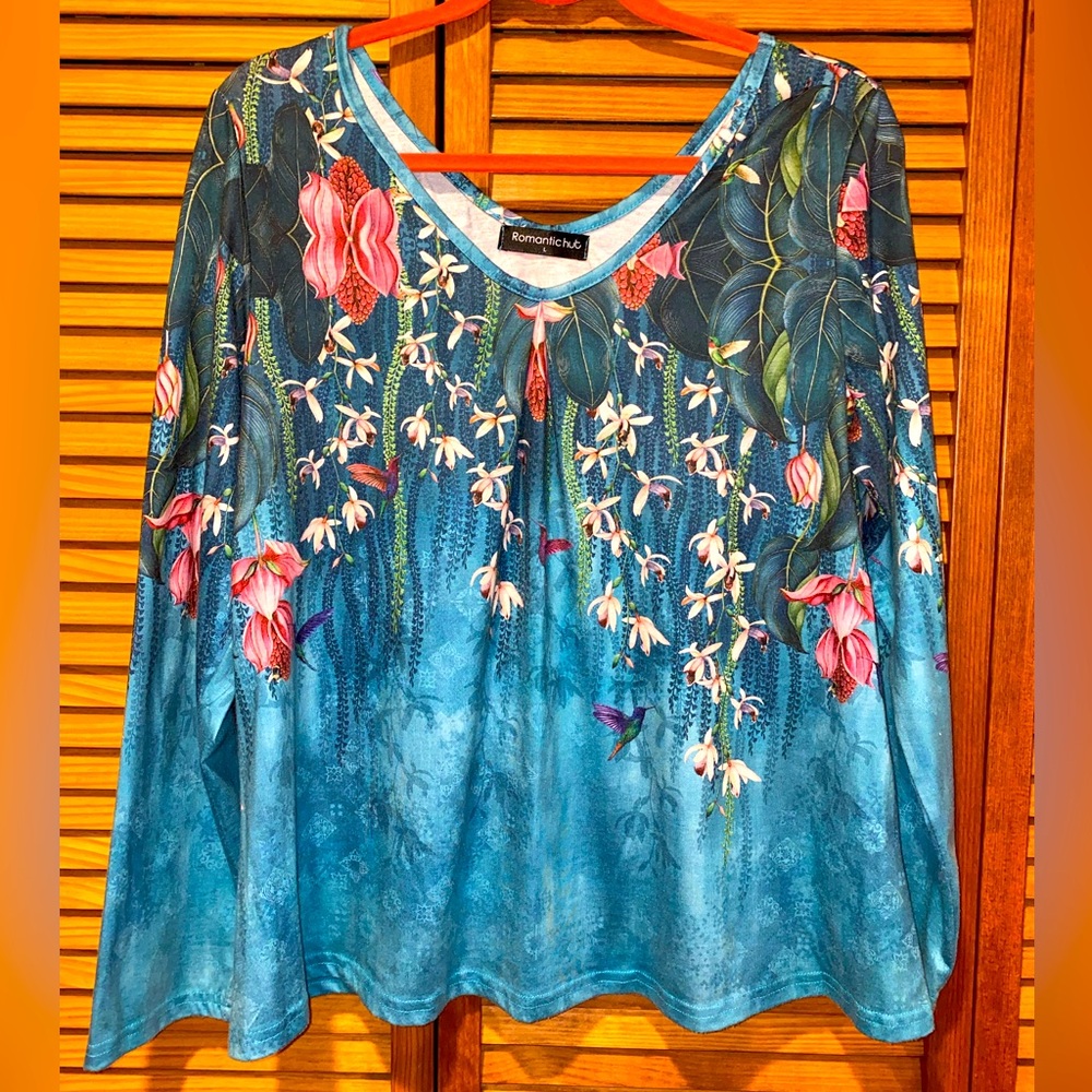 Women’s long sleeve top